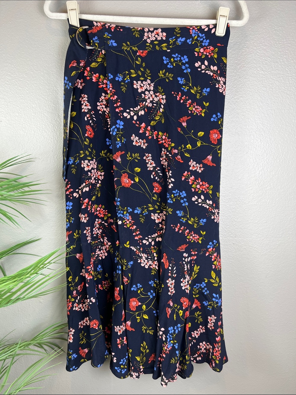 NWT Banana Republic | Midi Wrap Skirt Navy Floral Petite 2 - Picture 2 of 13